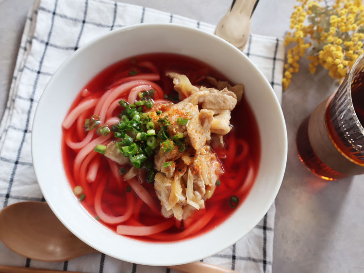 ルビー色のレッドビートうどん
